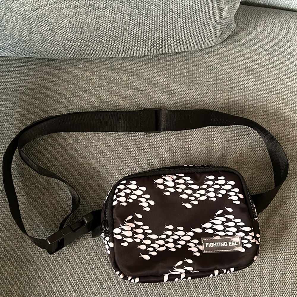 Fighting eel fish fannypack
